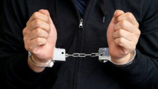 風営法違反で摘発、どのルートからバレた？その背景と対策を解説
